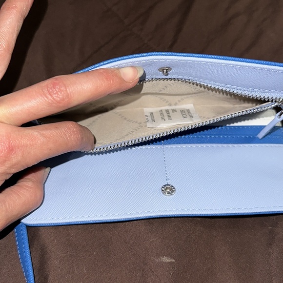 Steve Madden blue white and silver snap button long wallet with wrist strap NWOT - Picture 4 of 9